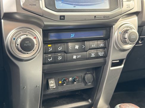 Used 2015 Toyota 4Runner Limited image 10