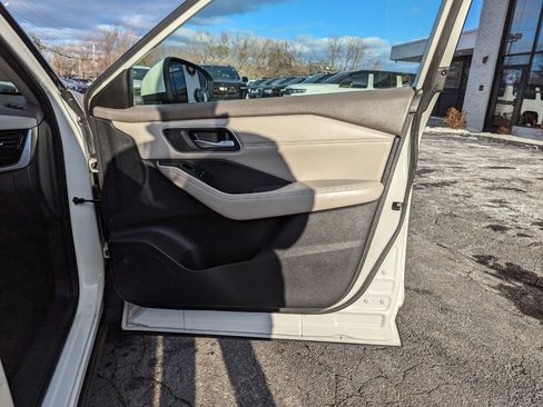 Used 2021 Nissan Rogue SV w/ Premium Package image 26