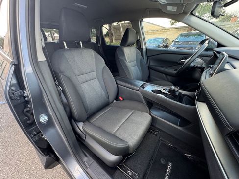 Used 2025 Nissan Rogue SV image 38