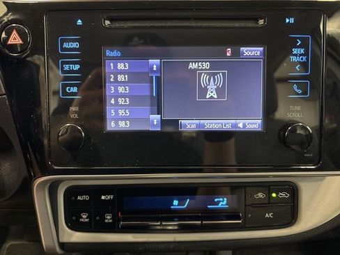 Used 2017 Toyota Corolla LE w/ Carpet Mat Package (TMS) FWD image 27