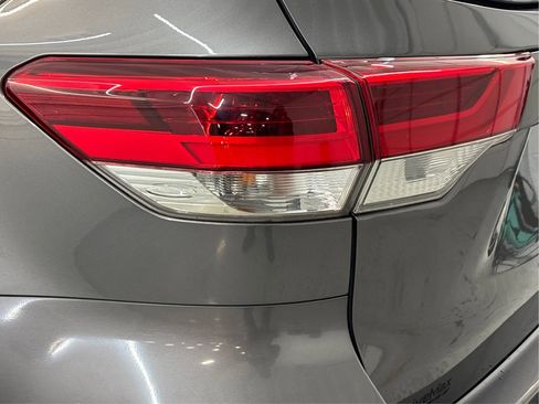 Used 2018 Toyota Highlander XLE image 35