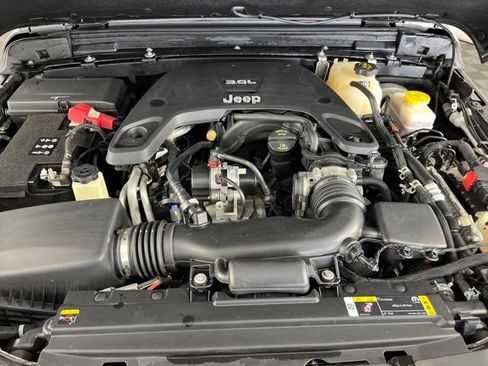 Used 2021 Jeep Wrangler Unlimited Sahara w/ Dual Top Group AWD/4WD image 43