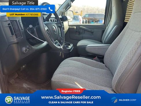Used 2017 GMC Savana 2500 RWD image 9