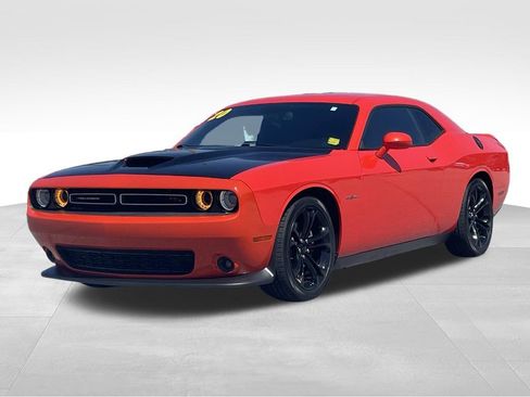 Used 2020 Dodge Challenger R/T RWD image 8