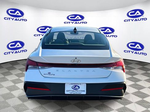 Used 2024 Hyundai Elantra SEL image 5