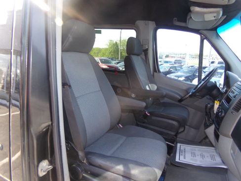 Used 2011 Mercedes-Benz Sprinter 2500 image 15