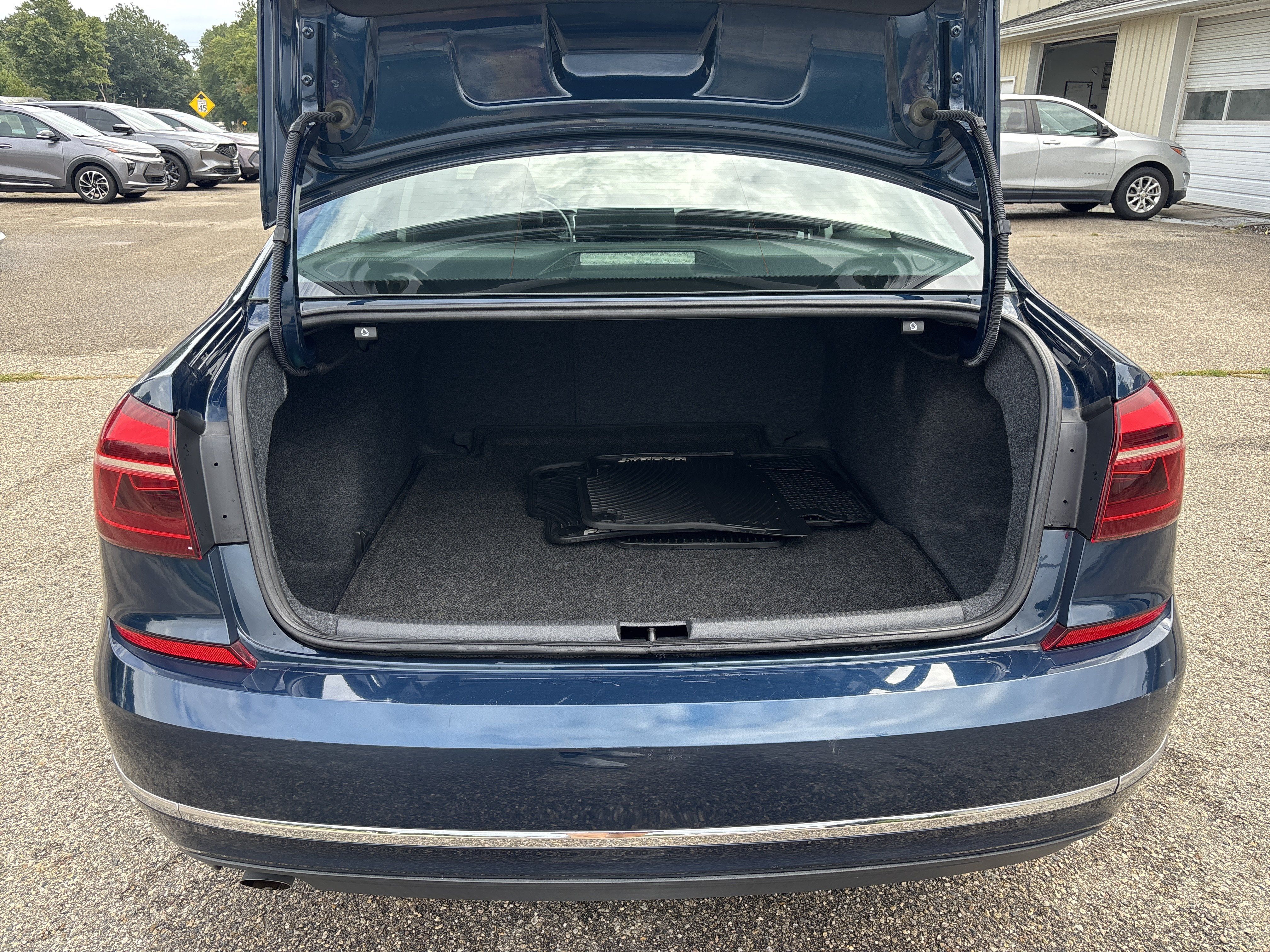 Used 2019 Volkswagen Passat 2.0T Wolfsburg w/ Wheels & Sunroof Package FWD image 7