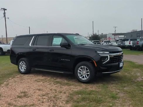 New 2026 Chevrolet Suburban LS image 2