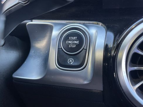 Used 2020 Mercedes-Benz GLB 250 4MATIC w/ Premium Package image 28