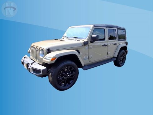 Used 2022 Jeep Wrangler Unlimited Sahara AWD/4WD image 4