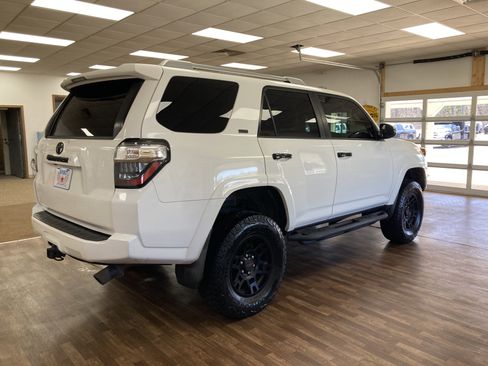 Used 2016 Toyota 4Runner SR5 Premium image 6