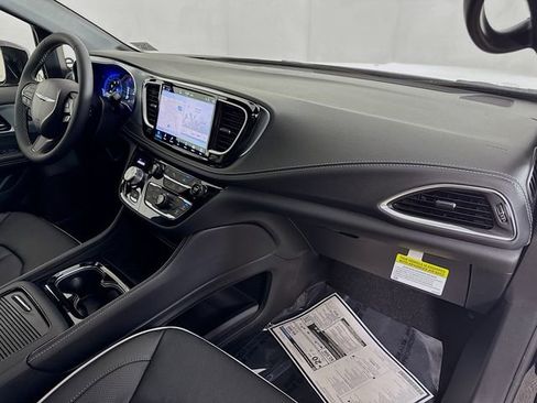 New 2026 Chrysler Pacifica Limited w/ S Appearance Package image 28