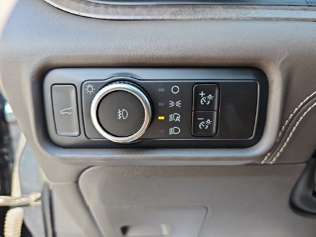 Used 2024 Ford Explorer Platinum w/ Technology Package AWD/4WD image 32
