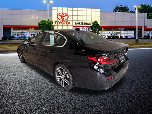 Used 2021 BMW 530i xDrive w/ Convenience Package AWD/4WD image 3