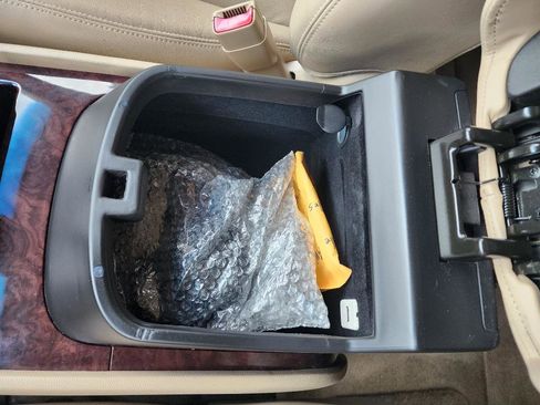 Used 2012 Cadillac Escalade Premium image 24