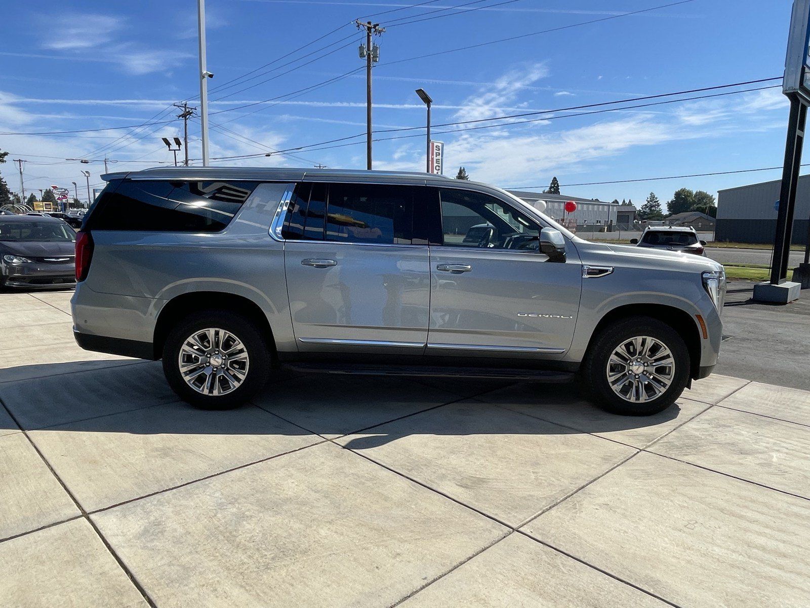 Used 2025 GMC Yukon XL Denali AWD/4WD image 6