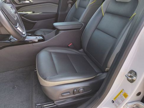 Used 2024 Chevrolet Trax ACTIV w/ Sunroof Package FWD image 12