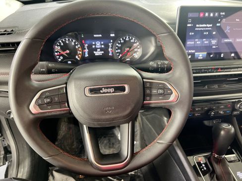Used 2022 Jeep Compass Trailhawk AWD/4WD image 11