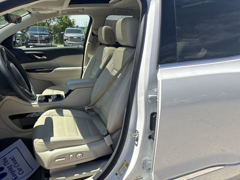 Used 2023 GMC Acadia Denali w/ Denali Ultimate Package FWD image 11