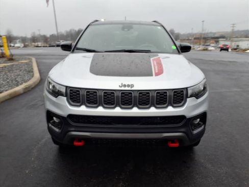 Used 2024 Jeep Compass Trailhawk w/ Sun and Sound Group AWD/4WD image 8