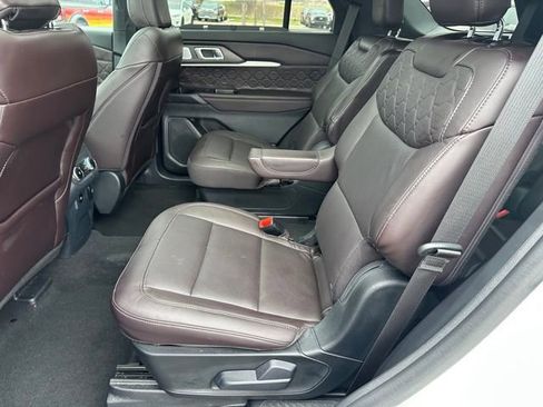Used 2025 Ford Explorer Platinum w/ Ultimate Package AWD/4WD image 15
