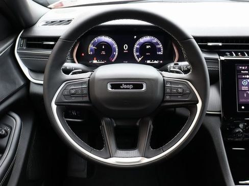 New 2025 Jeep Grand Cherokee Altitude image 15