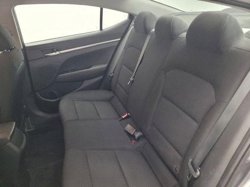 Used 2020 Hyundai Elantra SE w/ Winter Weather Package image 18