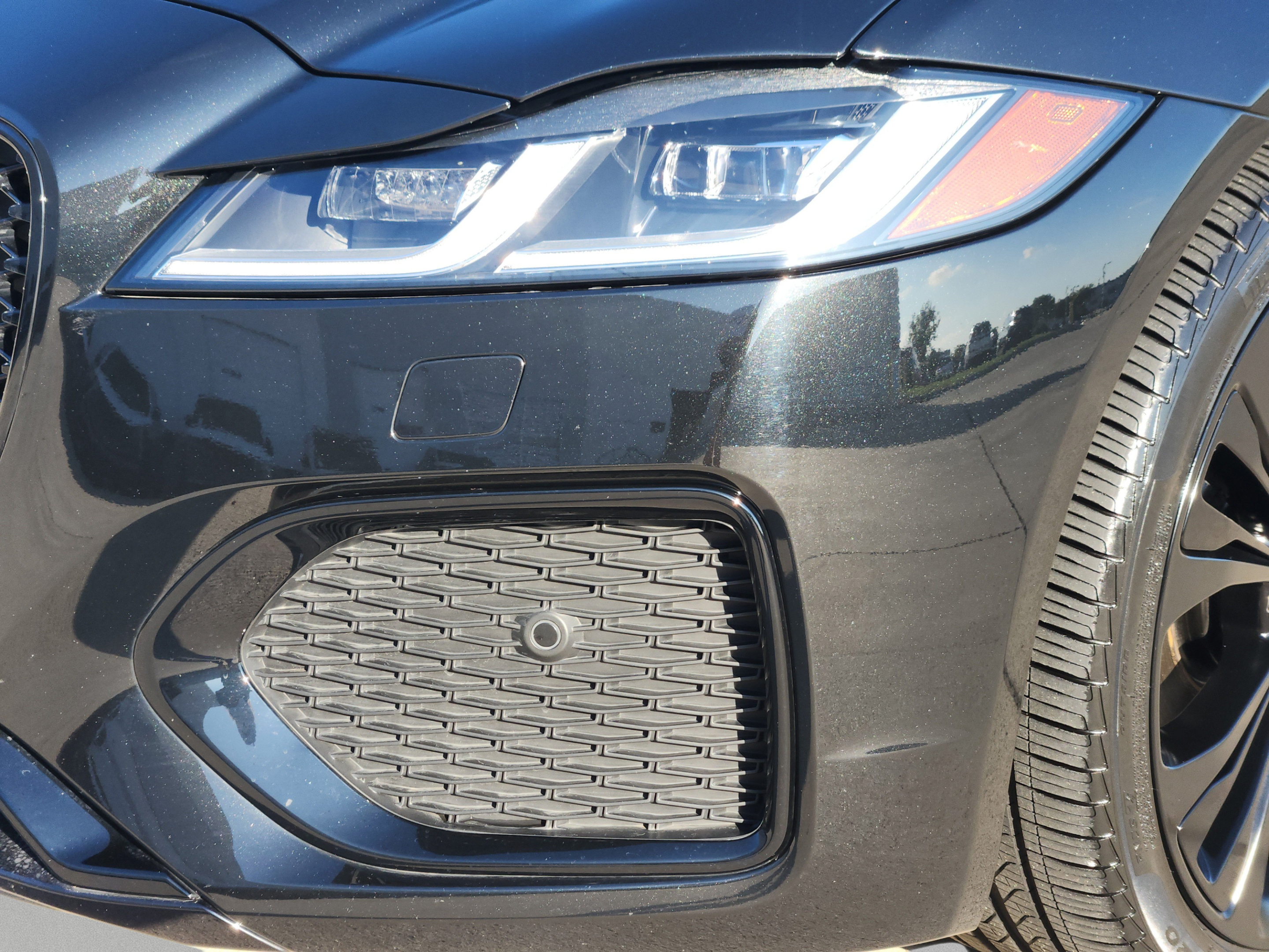 Certified 2024 Jaguar XF R-Dynamic SE AWD/4WD image 32