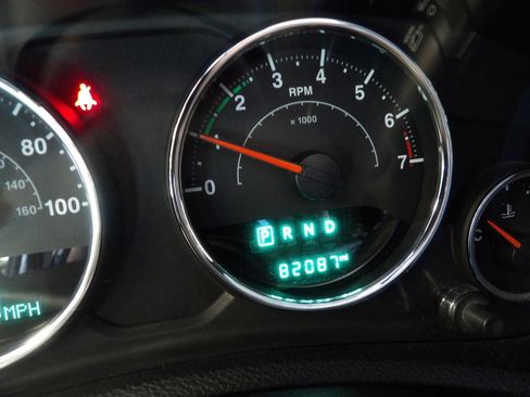 Used 2018 Jeep Wrangler Unlimited Sport S image 32