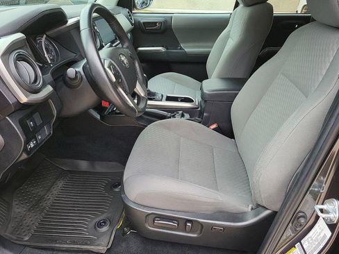 Used 2022 Toyota Tacoma SR5 RWD image 18