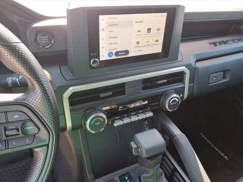 Used 2025 Toyota Tacoma SR AWD/4WD image 26