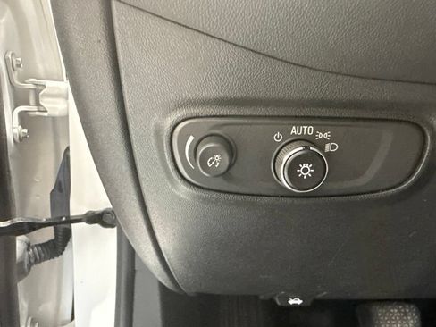 Used 2024 Chevrolet Equinox LT AWD/4WD image 17