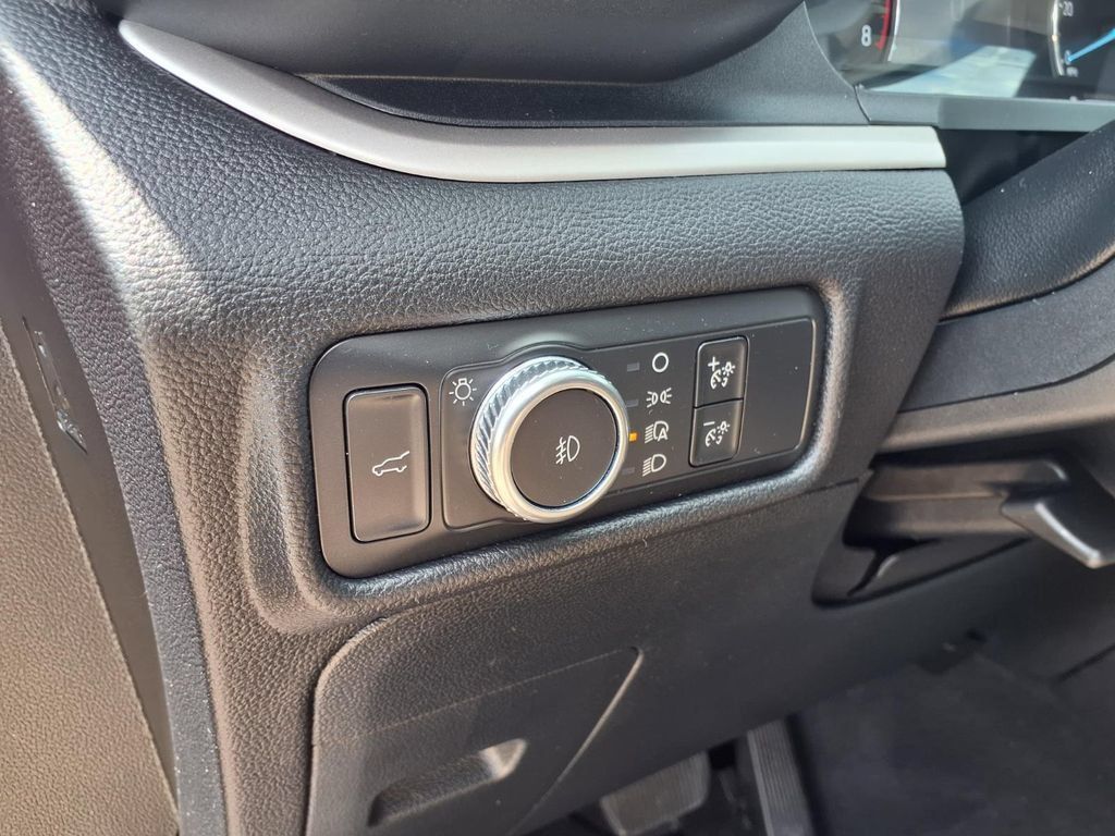 Used 2021 Ford Explorer XLT w/ Equipment Group 202A RWD image 22