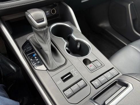 Used 2022 Toyota Highlander XLE image 22