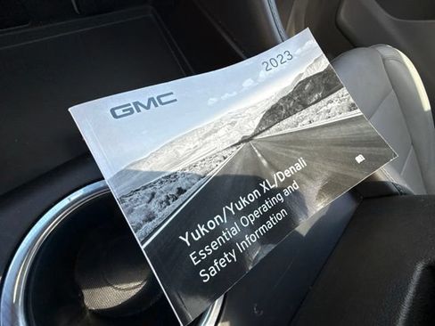 Used 2023 GMC Yukon SLT w/ SLT Premium Package AWD/4WD image 29