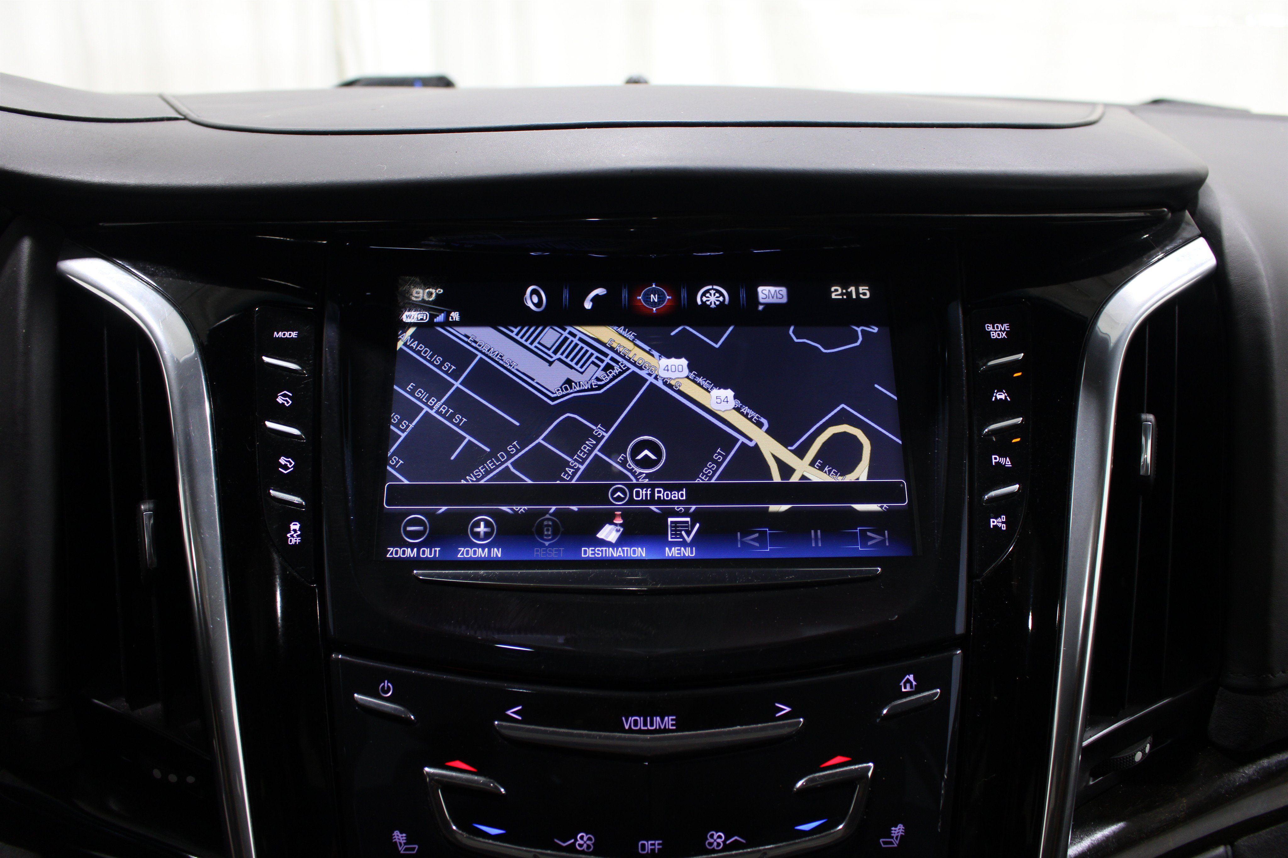Used 2018 Cadillac Escalade Platinum AWD/4WD image 17