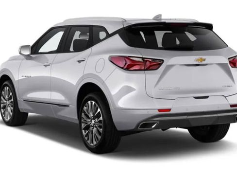 Used 2024 Chevrolet Blazer EV LT image 2