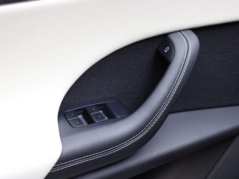 Used 2023 Tesla Model X image 43