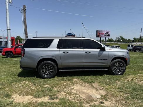 Used 2023 Chevrolet Suburban Z71 w/ Z71 Off-Road Package AWD/4WD image 14