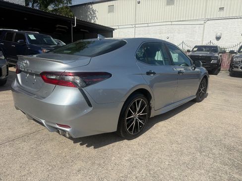 Used 2022 Toyota Camry SE FWD image 4