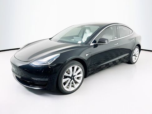 Used 2019 Tesla Model 3 Standard Range image 3