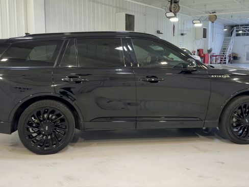 Used 2023 Lincoln Aviator Reserve w/ Equipment Group 201A image 2