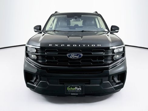 Used 2025 Ford Expedition Active AWD/4WD image 2