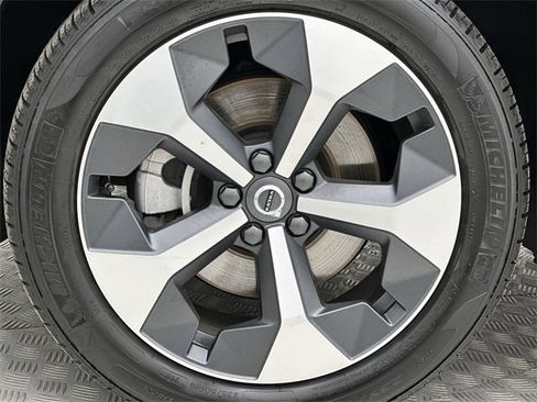 Certified 2025 Volvo XC40 B5 Plus image 10