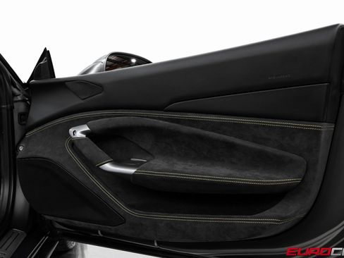 Used 2022 Ferrari F8 Tributo image 29