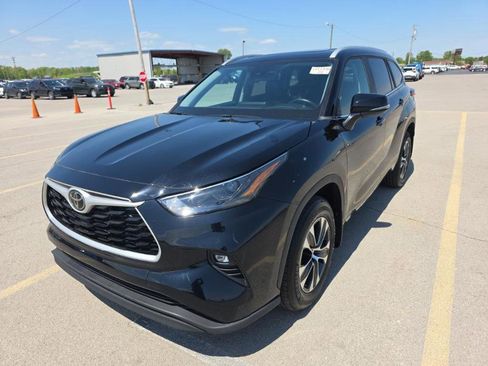 Used 2023 Toyota Highlander XLE AWD/4WD image 1