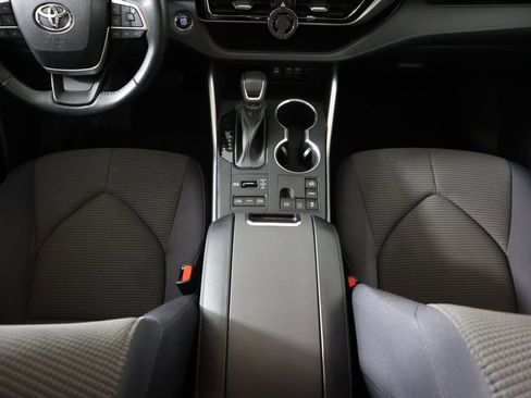 Used 2023 Toyota Highlander LE image 16