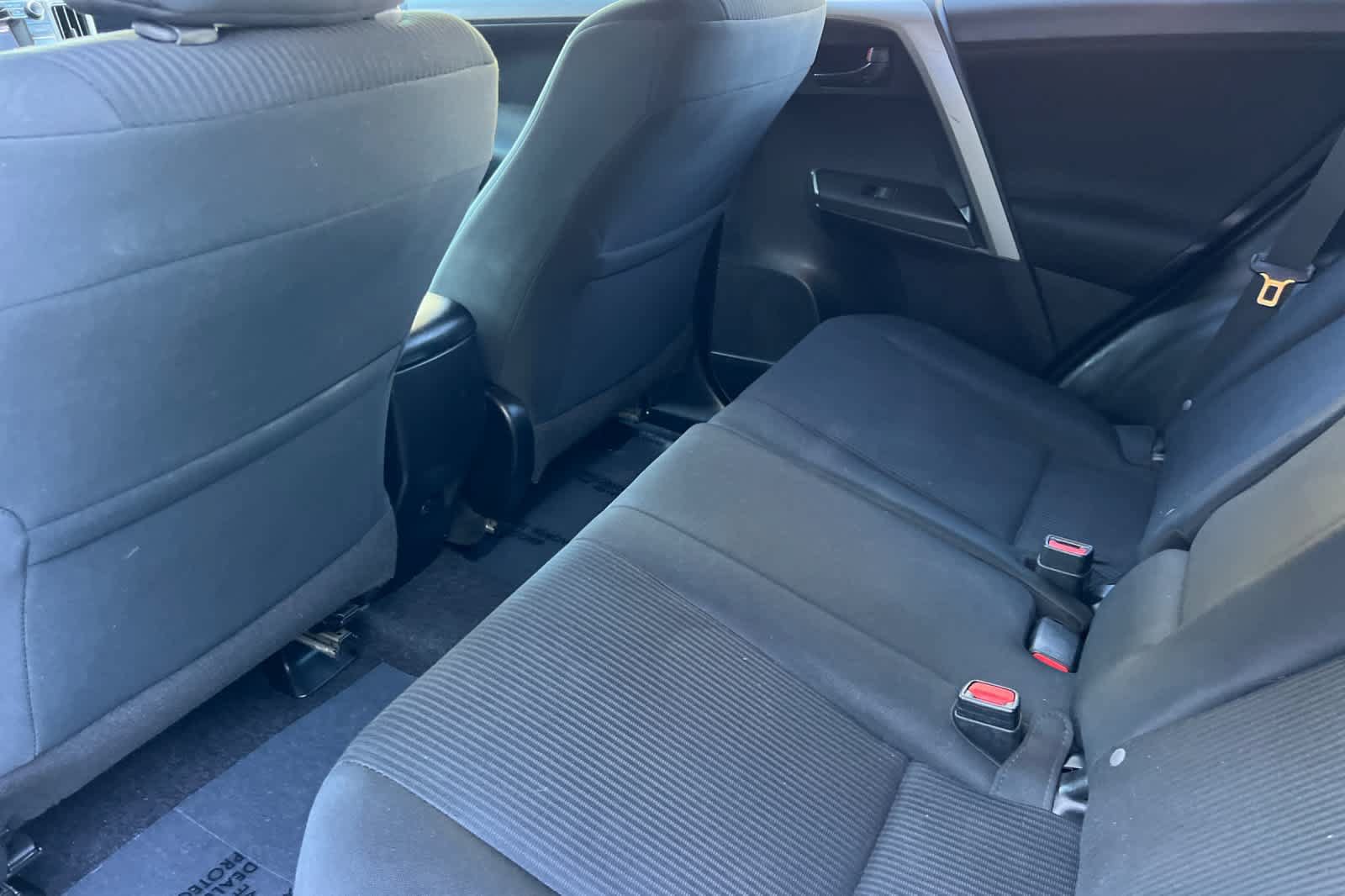 Used 2016 Toyota RAV4 LE AWD/4WD image 4