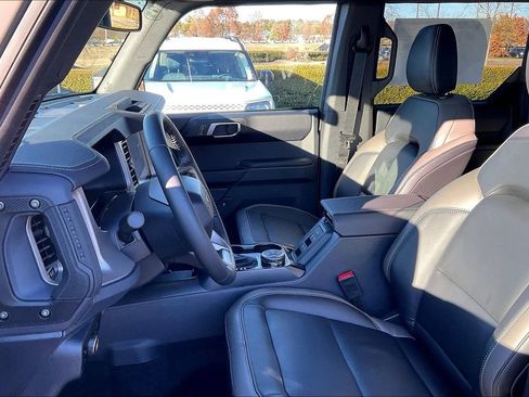 New 2025 Ford Bronco Outer Banks image 9