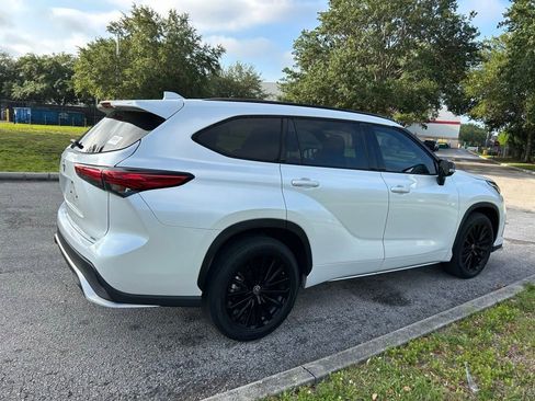 Used 2023 Toyota Highlander XSE FWD image 6